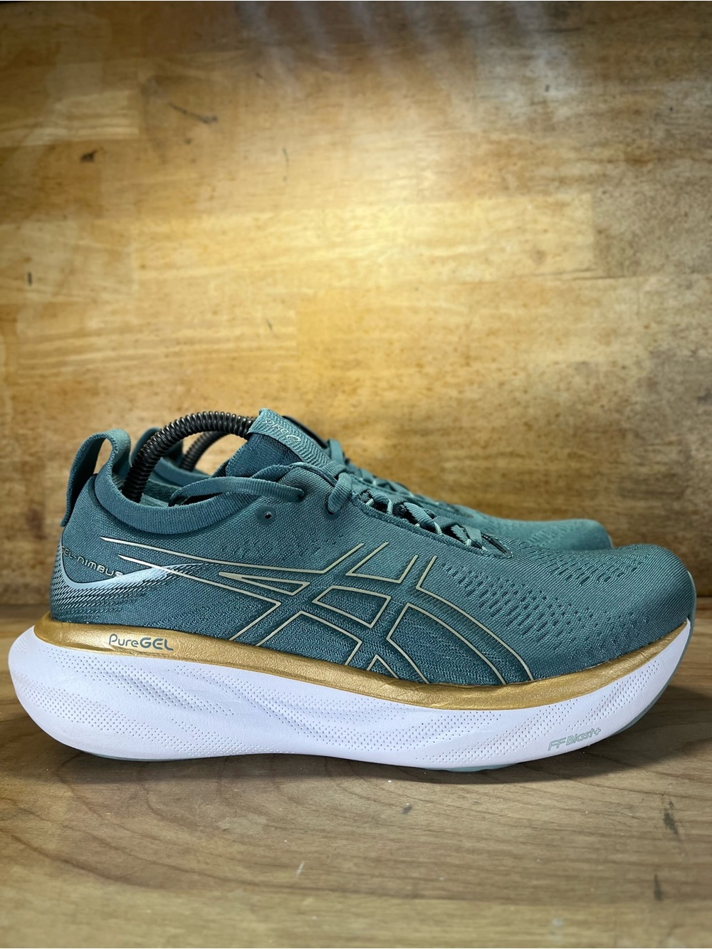 Asics Gel Nimbus 25 Womens Size 10 Running Shoes Sneakers Foggy Teal Champagne